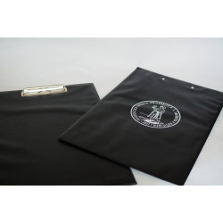 Podložka s klipom A4 s logom Filozofickej fakulty