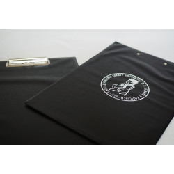 Podložka s klipom A4 s logom Fakulty verejnej správy